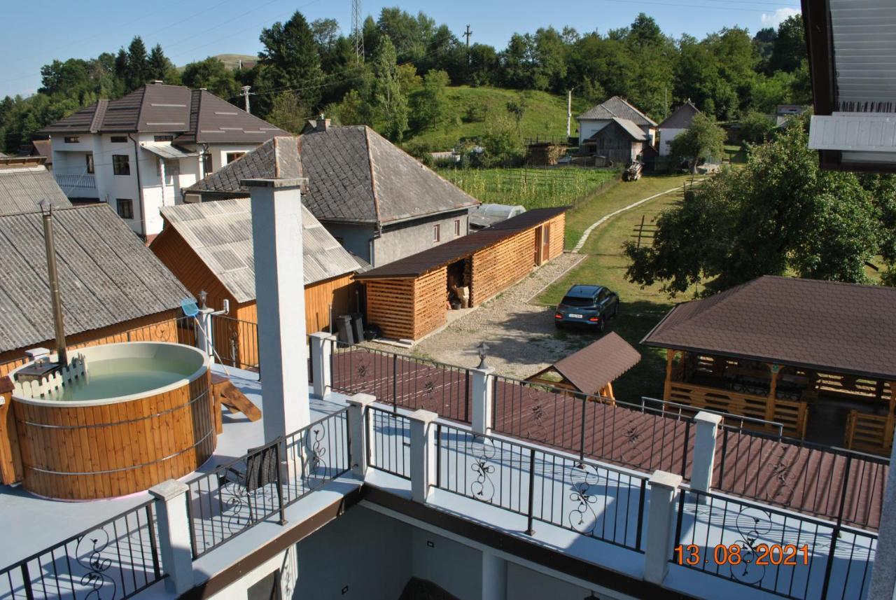 Casa Luca Hotel Viseu de Jos Exterior photo